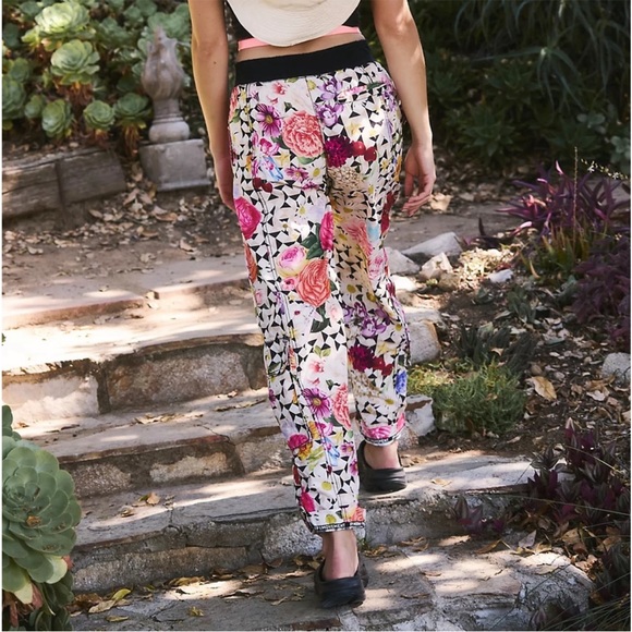 NWT Free People Mesmerize me floral cargo pants - Picture 4 of 5